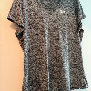 Like New Under Armour Women's Heathered V-Neck Performance Tee - Gray